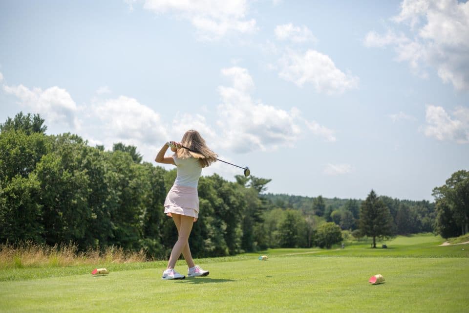 Golf para mujeres: cómo empezar sin que nadie te explique mal el material