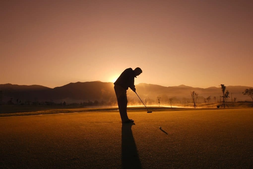 El juego mental en el golf: la rutina pre-golpe y cómo no hundirte tras un mal hoyo